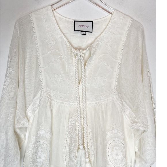 ALEXIS Dress in Beautiful Lace. Size Large - Picture 3 of 9